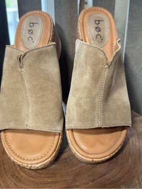 b.o.c. Tan Leather Slide Cork Wedge Sandal in Taupe/Tan Size 6